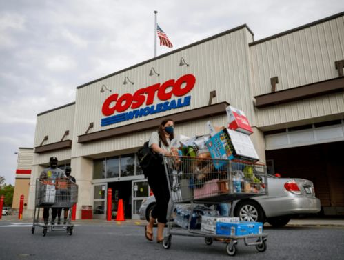 圣誕購物季遇阻 Costco漲價預警與沃爾瑪供應鏈困境下的消費寒冬